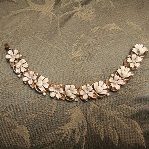 Vintage Crown Trifari Fleurette White Enamel Flower Rhinestone Bracelet GoldTone